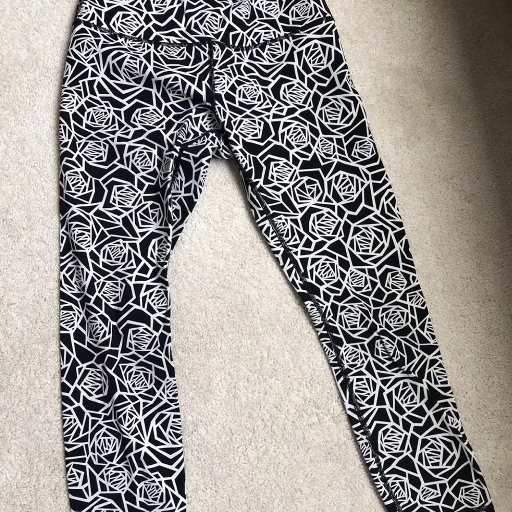 Lululemon size 8 crops
